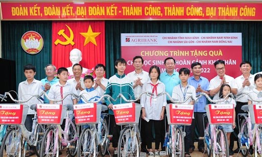 Ninh Bình: Tiếp nhận, trao tặng xe đạp cho học sinh có hoàn cảnh khó khăn
