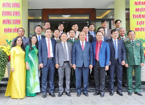 Chủ tịch nước Nguyễn Xuân Phúc chúc Tết các đơn vị tại Đà Nẵng