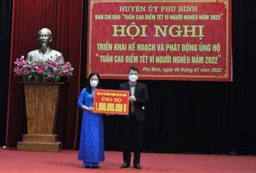 Phú Bình (Thái Nguyên): Tiếp nhận trên 2,2 tỷ đồng trong ngày đầu ủng hộ Tết vì người nghèo