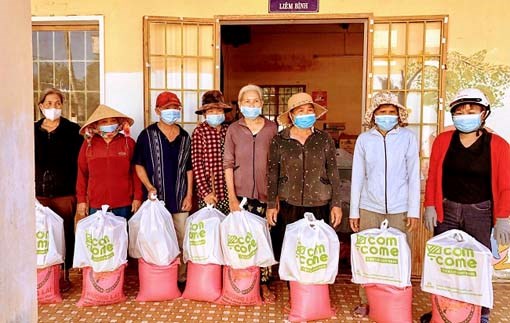 Bình Định: Tặng 1.200 suất quà tết cho người dân huyện Hoài Ân và TX Hoài Nhơn