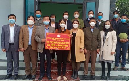 Thanh Hóa: Trao tiền hỗ trợ làm nhà Đại đoàn kết cho 8 hộ nghèo huyện Nông Cống