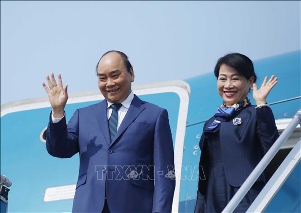Chủ tịch nước Nguyễn Xuân Phúc lên đường thăm cấp Nhà nước tới Singapore