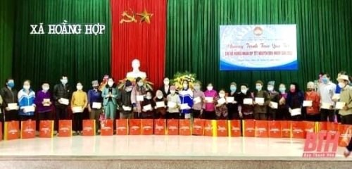 Phó Chủ tịch Ủy ban Trung ương MTTQ Việt Nam Trương Thị Ngọc Ánh thăm, tặng quà tết gia đình chính sách tại huyện Lang Chánh và Hoằng Hóa