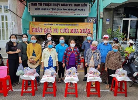 Mặt trận Bạc Liêu tặng quà hỗ trợ người nghèo đón Tết Nhâm Dần