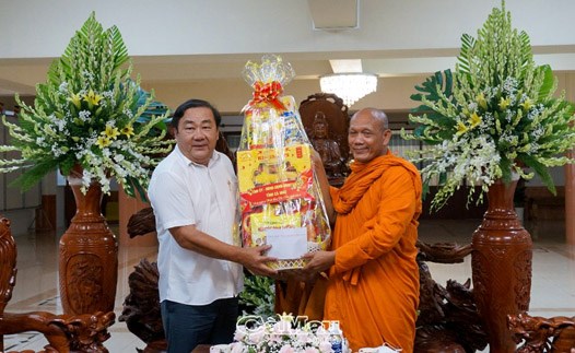 Uỷ ban MTTQ Việt Nam tỉnh Cà Mau chúc mừng Đại lễ Phật đản 2022 - Phật lịch 2566