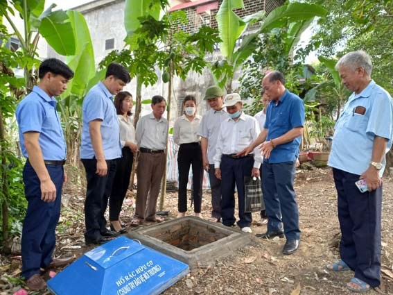 Sơn Dương: Hỗ trợ xây bể xử lý rác hữu cơ, vô cơ cho xã Hào Phú