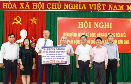 Ủy ban MTTQ Việt Nam tỉnh Ninh Thuận tiếp nhận ủng hộ tặng nhà nghĩa tình đồng đội