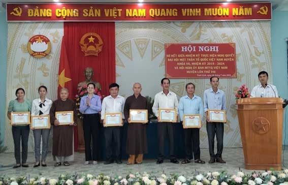 Tánh Linh (Bình Thuận): Khen thưởng 3 tập thể, 5 cá nhân có thành tích xuất sắc trong công tác Mặt trận