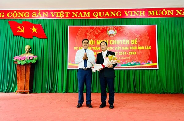 Ông Y Giang Gry Niê Knơng được cử làm Chủ tịch Ủy ban MTTQ Việt Nam tỉnh Đắk Lắk