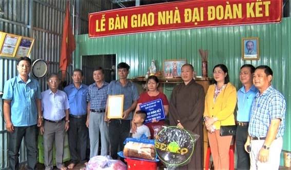 An Giang: Ủy ban MTTQ TP. Châu Đốc trao tặng 3 căn nhà Đại đoàn kết