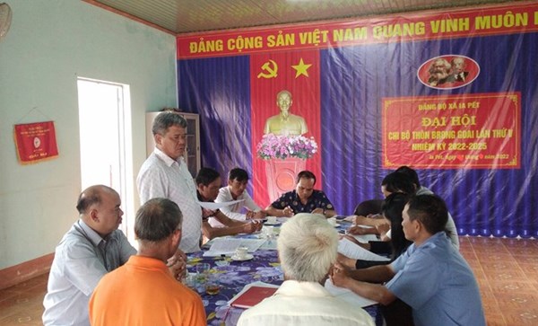 Chủ tịch MTTQ tỉnh Gia Lai dự sinh hoạt Chi bộ thôn Brong Goai