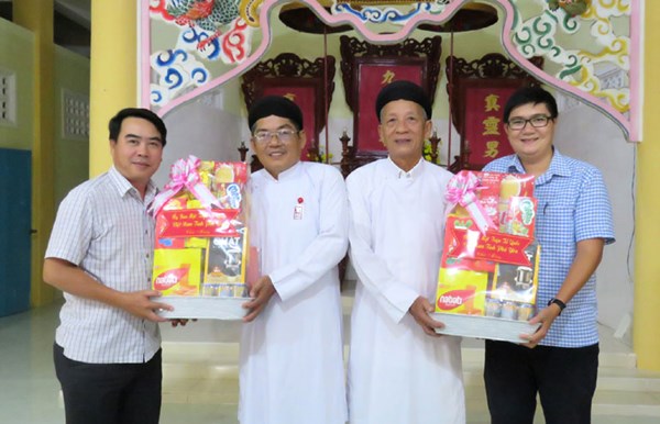 Ủy ban MTTQ tỉnh Phú Yên thăm, chúc mừng Đại lễ Khai đạo Cao Đài