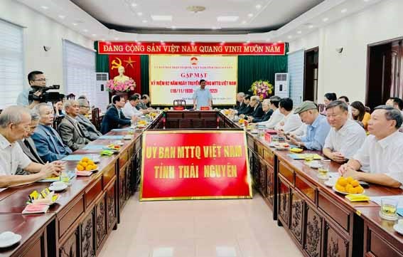 Ủy ban MTTQ tỉnh Thái Nguyên gặp mặt cán bộ lãnh đạo nhân Ngày truyền thống