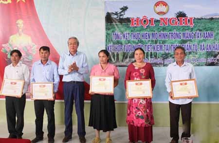Ninh Thuận: Tổng kết mô hình trồng măng tây xanh kết hợp với tưới nước tiết kiệm tại thôn Tuấn Tú