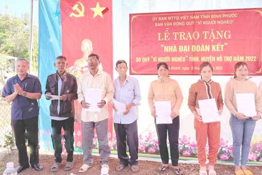 Lộc Ninh (Bình Phước): 23 nhà đại đoàn kết tặng hộ nghèo, đồng bào dân tộc thiểu số