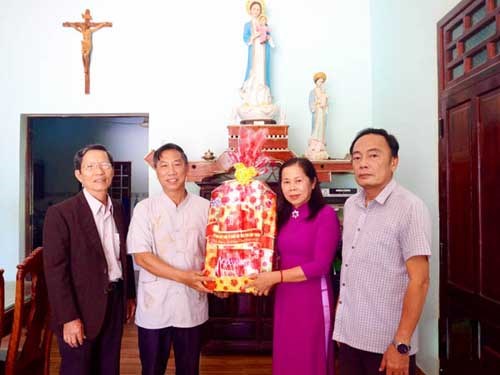 Thường trực Ủy ban MTTQ Việt Nam tỉnh Ninh Thuận thăm, chúc mừng Lễ Giáng sinh 2022