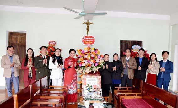 Chủ tịch Ủy ban Mặt trận Tổ quốc tỉnh Nghệ An chúc mừng các cơ sở giáo dục công giáo nhân dịp Lễ Giáng sinh