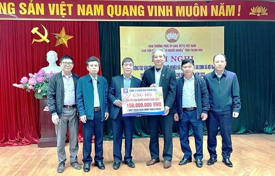 Ủy ban MTTQ tỉnh Thanh Hóa tiếp nhận quà Tết tặng các hộ có hoàn cảnh khó khăn