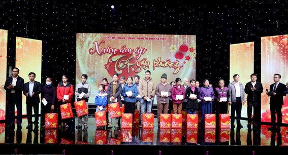 Hà Tĩnh: Các nhà hảo tâm chung tay ủng hộ Chương trình 'Xuân ấm áp, Tết yêu thương'