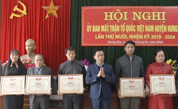 Ủy ban MTTQ huyện Hưng Hà: Tổ chức trao 5.527 suất quà cho hộ nghèo, hộ cận nghèo, hộ có hoàn cảnh khó khăn