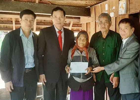 Ủy ban MTTQ tỉnh Quảng Ngãi thăm, tặng quà Tết gia đình chính sách, hộ nghèo