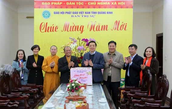 Lãnh đạo Mặt trận Tổ quốc tỉnh Quảng Ninh thăm, tặng quà Tết một số cơ sở tôn giáo
