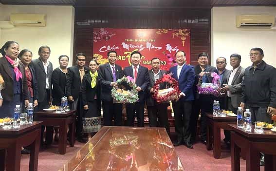 Đoàn đại biểu Ủy ban Mặt trận Lào Xây dựng đất nước tỉnh Salavan thăm, chúc Tết tại Quảng Trị