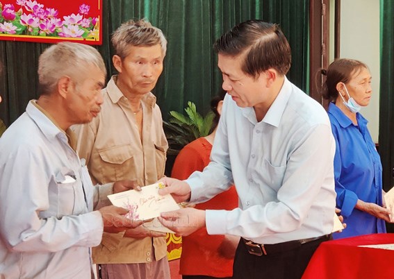 MTTQ tỉnh Bắc Ninh trao 1.177 suất quà Tết cho hộ nghèo