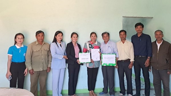 Lâm Đồng: Trao 2 căn nhà đại đoàn kết cho hộ nghèo DTTS
