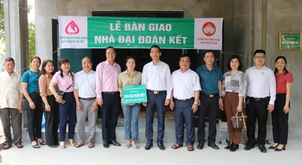 Bắc Kạn: Bàn giao nhà Đại đoàn kết cho hộ nghèo xã Nông Thượng