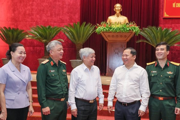 Chủ tịch Đỗ Văn Chiến dự Hội nghị tổng kết 10 năm thực hiện Nghị quyết Trung ương 8 khóa XI tại tỉnh Hoà Bình