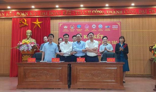 Ủy ban MTTQ tỉnh Hòa Bình ký kết phối hợp công tác với 7 cơ quan, đơn vị