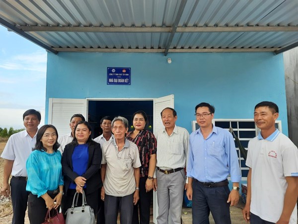 Bình Thuận: Bàn giao nhà “Đại đoàn kết” cho hộ nghèo Hàm Thuận Bắc