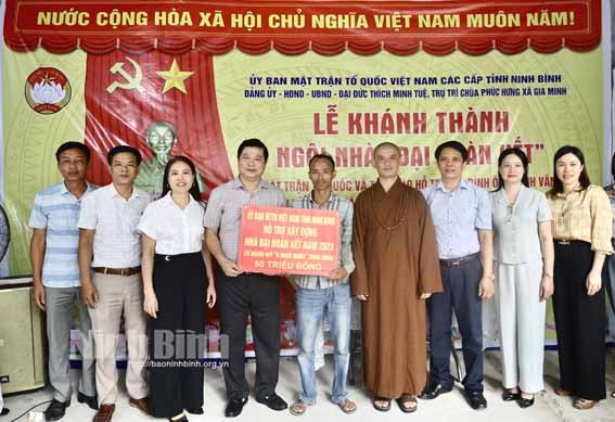 Ninh Bình: Bàn giao Đại đoàn kết cho hộ nghèo tại xã Gia Minh
