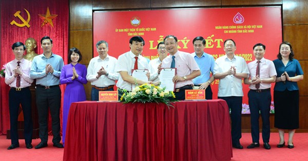 Bắc Ninh: Ký kết chương trình phối hợp giữa Ủy ban MTTQ tỉnh và Ngân hàng Chính sách xã hội tỉnh.