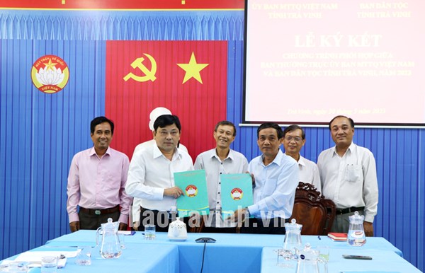 Trà Vinh: Ban Thường trực UBMTTQ Việt Nam tỉnh ký kết chương trình phối hợp với Ban Dân tộc tỉnh
