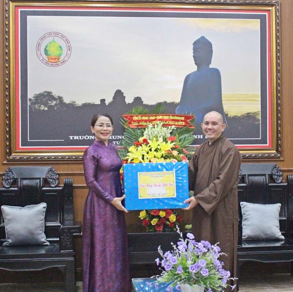 Mặt trận tỉnh Bình Định thăm, chúc mừng Đại lễ Phật đản Phật lịch 2567 năm 2023