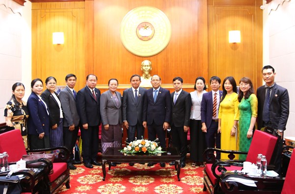 Phó Chủ tịch Hoàng Công Thủy tiếp Đoàn đại biểu Ủy ban Trung ương Mặt trận Lào xây dựng đất nước