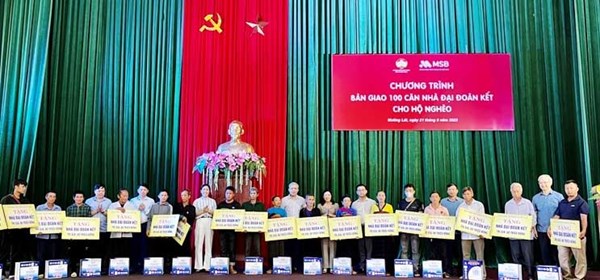Thanh Hóa: Bàn giao 100 ngôi nhà "Đại đoàn kết" cho hộ nghèo huyện Mường Lát