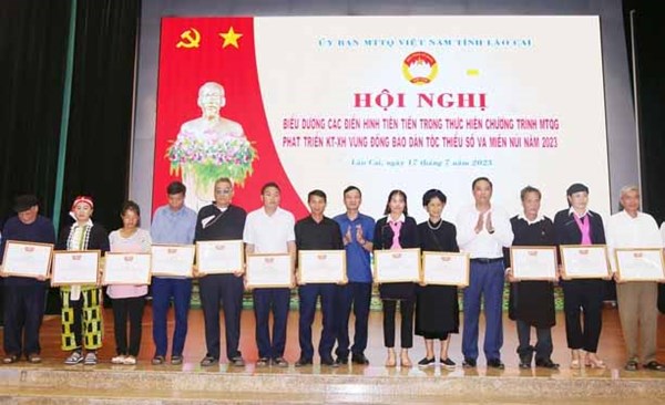 Lào Cai: Khen thưởng 50 cá nhân điển hình trong thực hiện Chương trình MTQG 1719