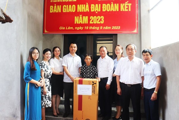 TP Hà Nội: Trao sinh kế giúp người nghèo an cư