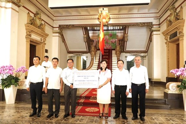 Ủy ban MTTQ TP Hồ Chí Minh tiếp nhận ủng hộ người nghèo