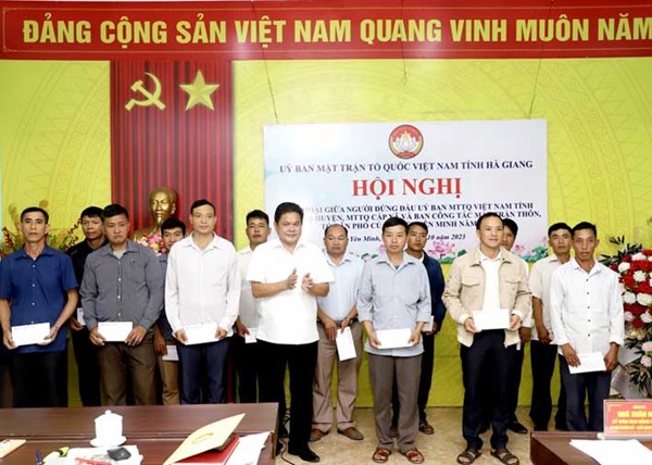 Chủ tịch Ủy ban MTTQ tỉnh Hà Giang đối thoại với MTTQ huyện, xã và Trưởng ban Công tác MTTQ thôn, tổ dân phố huyện Yên Minh