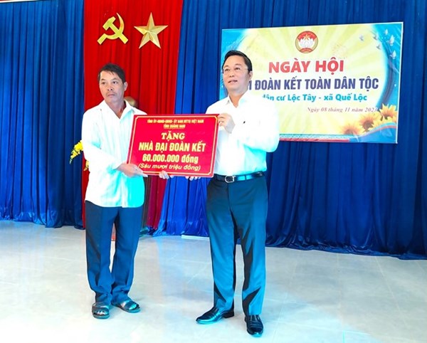 Chủ tịch UBND tỉnh Quảng Nam dự Ngày hội Đại đoàn kết ở thôn Lộc Tây