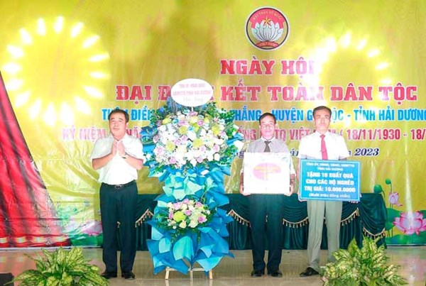 Đồng chí Bí thư Tỉnh ủy Hải Dương Trần Đức Thắng dự Ngày hội Đại đoàn kết toàn dân ở thôn Điền Nhi