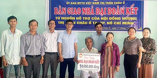 Ủy ban MTTQ các cấp huyện Bình Sơn chăm lo cho người nghèo