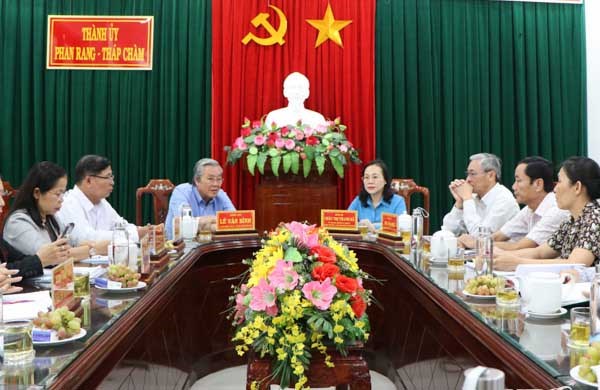 Ủy ban MTTQ Việt Nam tỉnh Ninh Thuận làm việc với Thành ủy Phan Rang - Tháp Chàm về công tác chỉ đạo Đại hội Đại biểu MTTQ Việt Nam thành phố, nhiệm kỳ 2024-2029