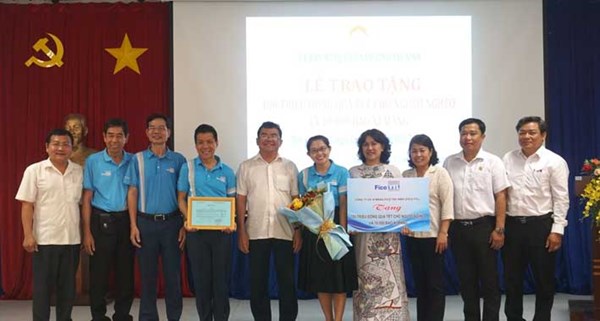 Ủy ban MTTQ tỉnh Tây Ninh tiếp nhận kinh phí hỗ trợ người nghèo