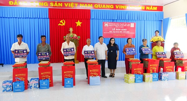 An Giang: Trao 50 căn nhà Đại đoàn kết cho người nghèo huyện Tri Tôn