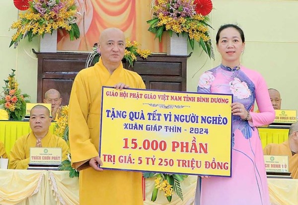 Phật giáo Bình Dương: Ủng hộ 15.000 phần quà "Tết vì người nghèo”